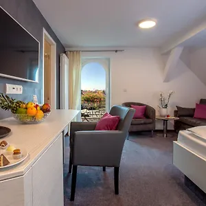 https://hotel-cafe-ebner.com-bavaria.com
